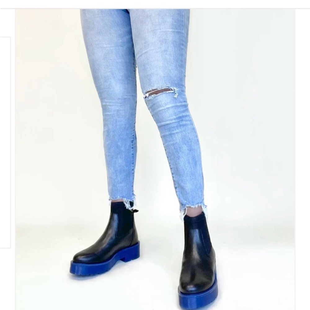 OOBASH
Text BlockOlivia Blue Platform Chelsea  Boots Size 8